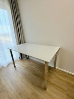Tisch mit Chrombeinen von Möbel Pfister  