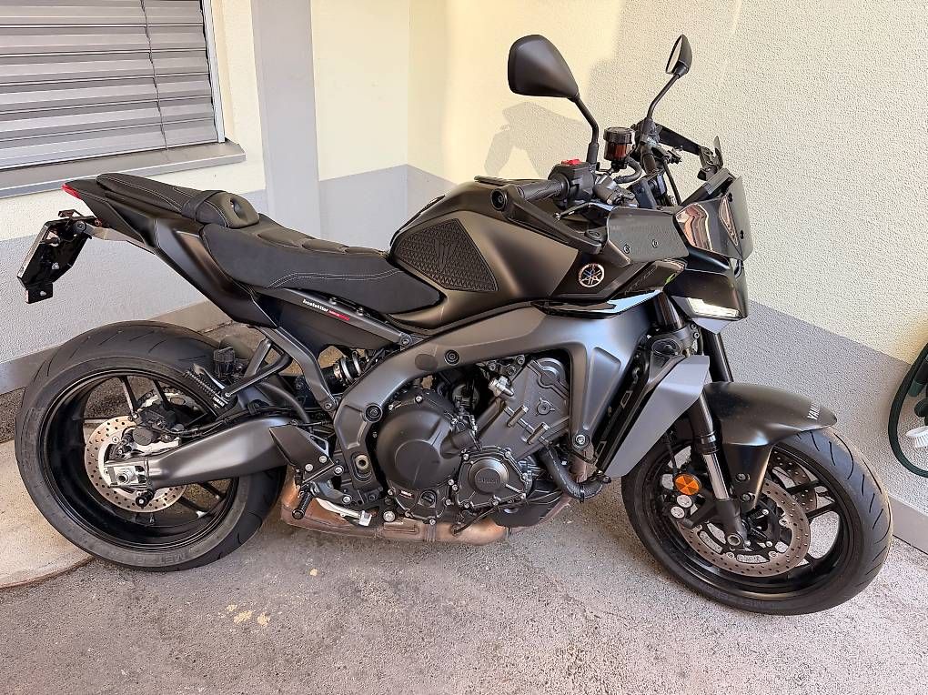 Yamaha Route: Wunderschöne, schwarze Mt-09 Jhrg. 2024 – D'occasion à Uster par KingZimmi 1