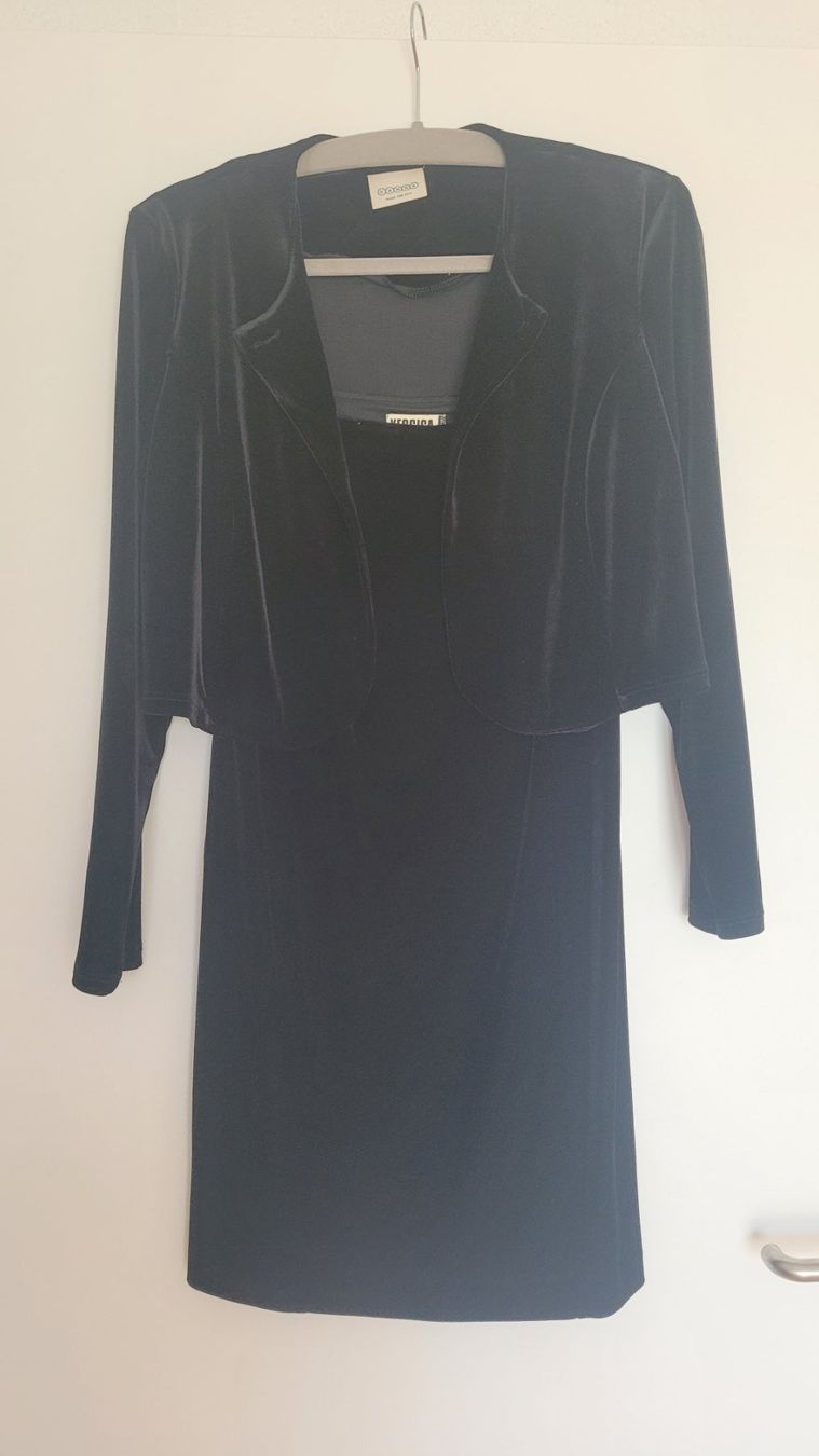 Vestiti: Zu Verkaufen Samtkleid mit Jacke Gr38 – Usato da Herznach venduto da raycecile