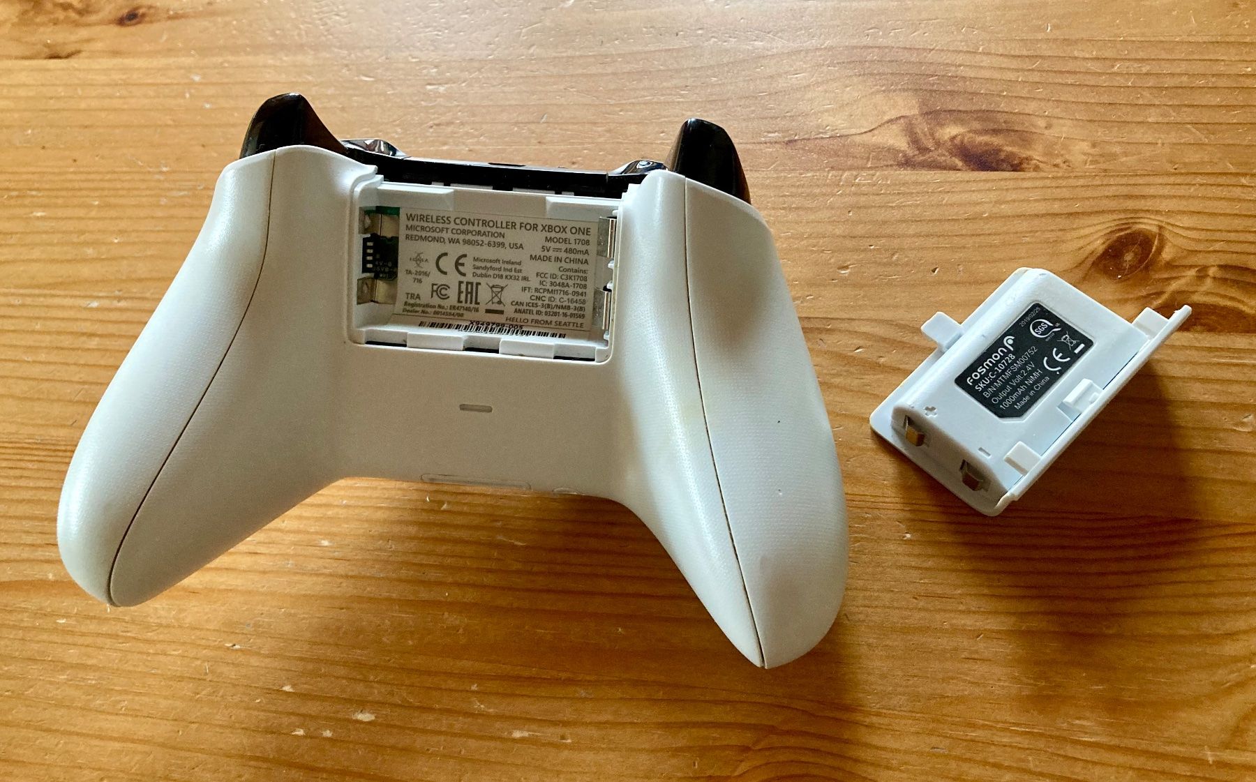 Microsoft Controller: 2x Original Wireless Controller (weiss) - XBOX One – Nuovo (secondo la descrizione) da Zürich venduto da Djmotionch 4