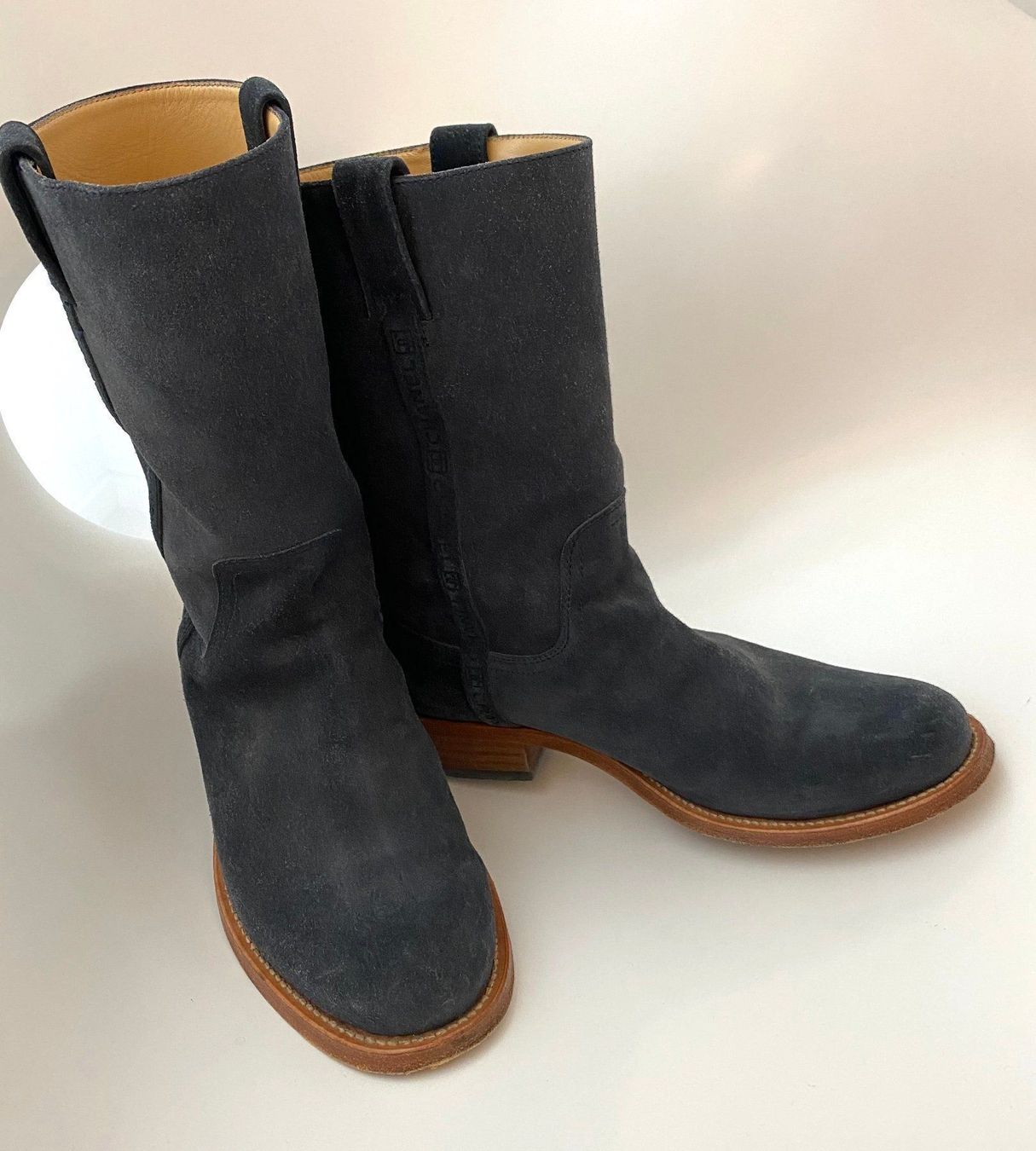 Chanel Scarpe da donna: Bottines en daim bleu foncé CHANEL – Usato da La conversion venduto da Repio 3