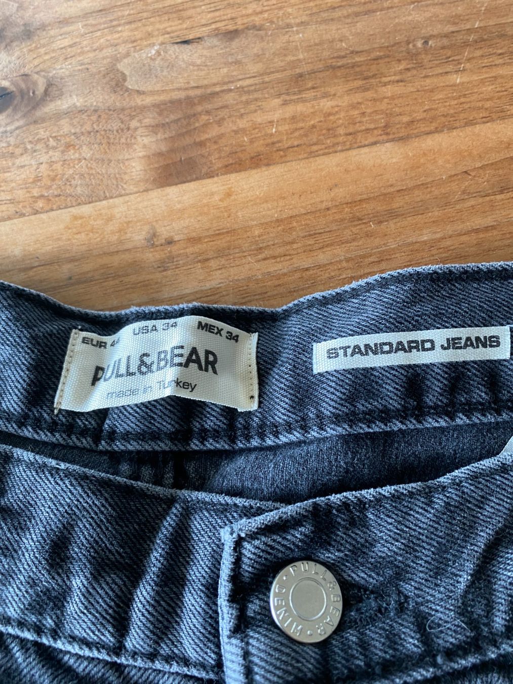 Jeans: Jeans schwarz Pull & Bear EUR 44 USA 34 – Usato da Schnottwil venduto da Garuso 1