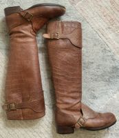 Bottes hautes en cuir marron façon croco, taille 38.