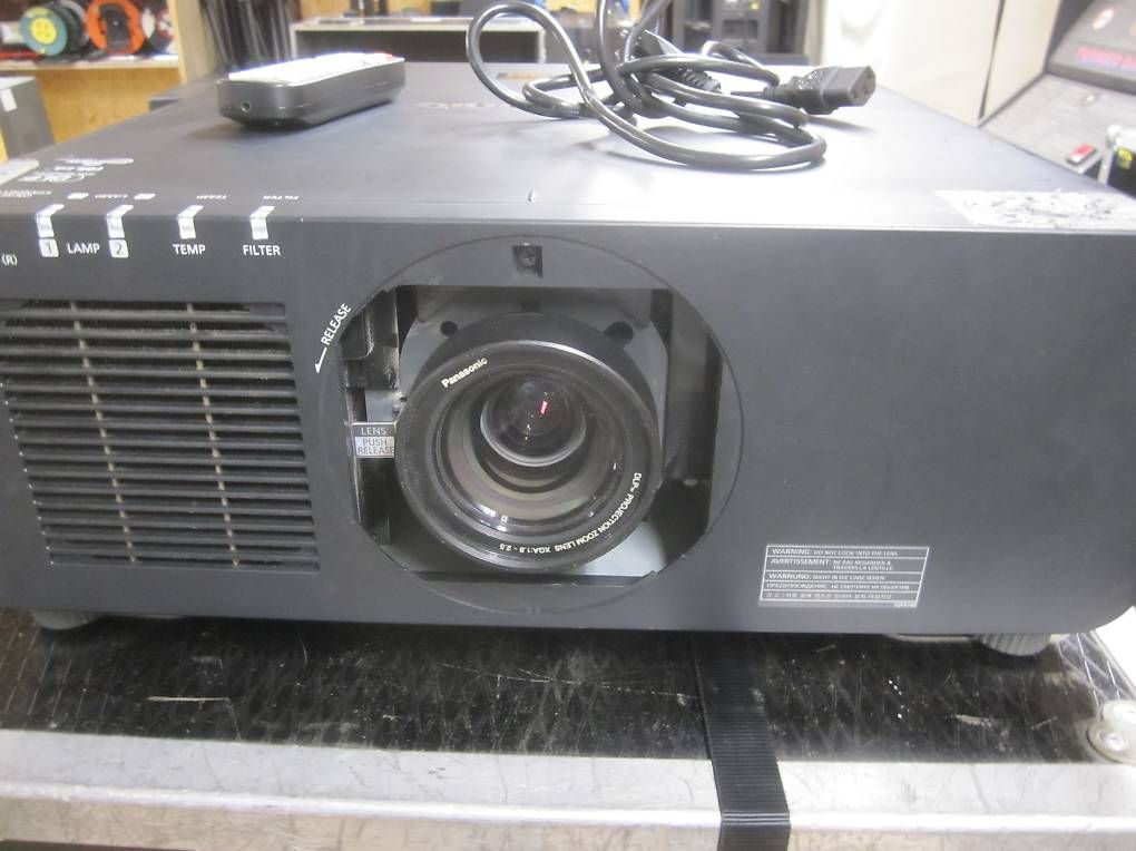 Panasonic Proiettori: Beamer Panasonic PT -DZ 870 LEK – Usato da Schachen LU venduto da Falco70