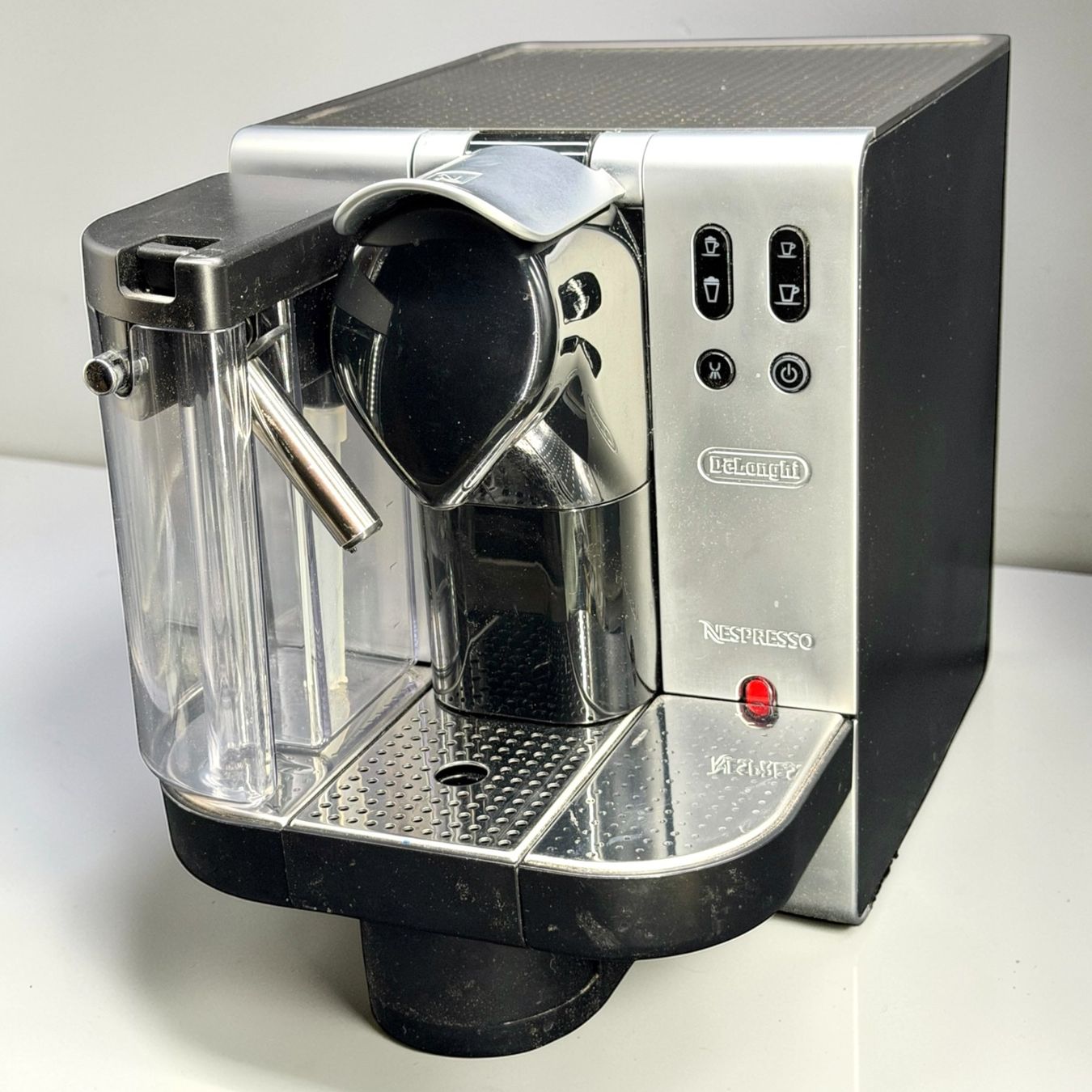De'Longhi Macchine per caffè & Macchine per espresso: Machine à café Delonghi Nespresso Lattissima EN680M – Usato da Morges venduto da vintix