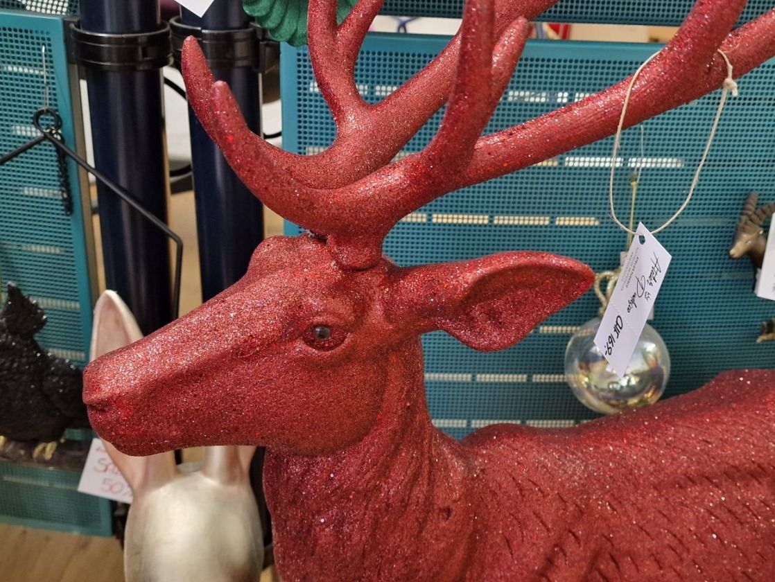 Statuette: Grosser Deko Hirsch in rot mit Glitter – Nuovo e nell'imballaggio originale da Schaffhausen venduto da AtelierPudesco 1