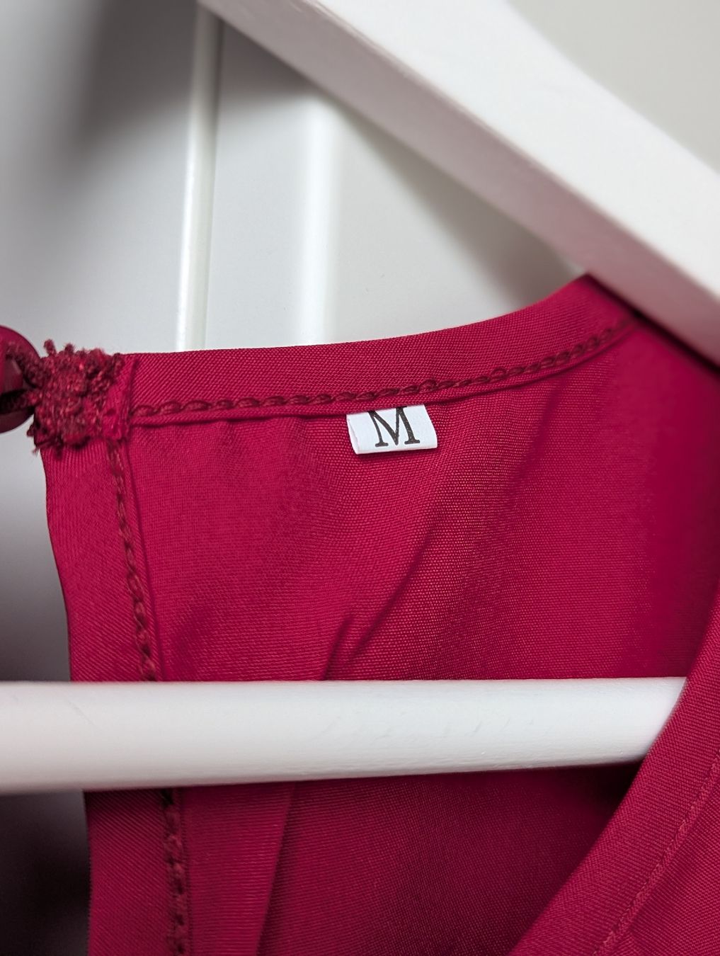 Top: Berry Red Sleeveless Top - Size M – Nuovo (secondo la descrizione) da Dietikon venduto da ste_x7tj 3