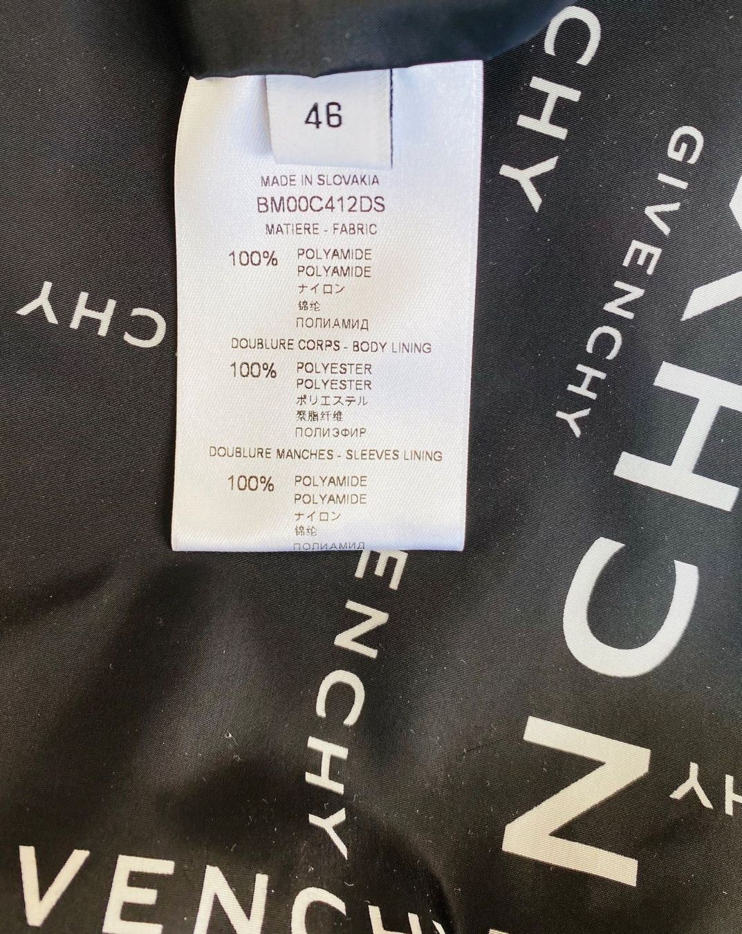 Givenchy Giacche: GIVENCHY Black All-Over Logo Windbreaker – Nuovo (secondo la descrizione) da Breitenbach venduto da lalaqu 5