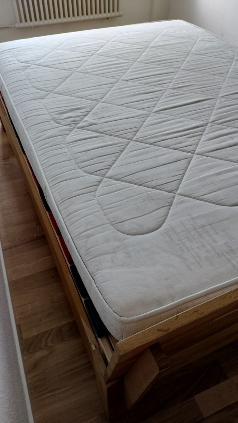 Betten: Wodden double bed + mattress – Gebraucht aus Thalwil von ang_qx9z 1