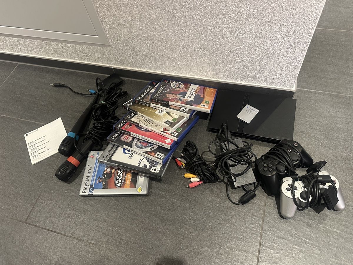 Sony Console: Playstation 2 Konsole,8 Games, Singstar Microfon +Memorycard – Usato da St. Gallen venduto da Ellly 3