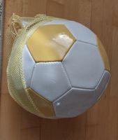 Coop Ballon de foot neuf! Jaune et blanc.
