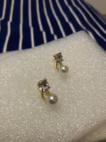 Schöner Modeschmuck, Ohrclipse goldfarben mit synth. Perle