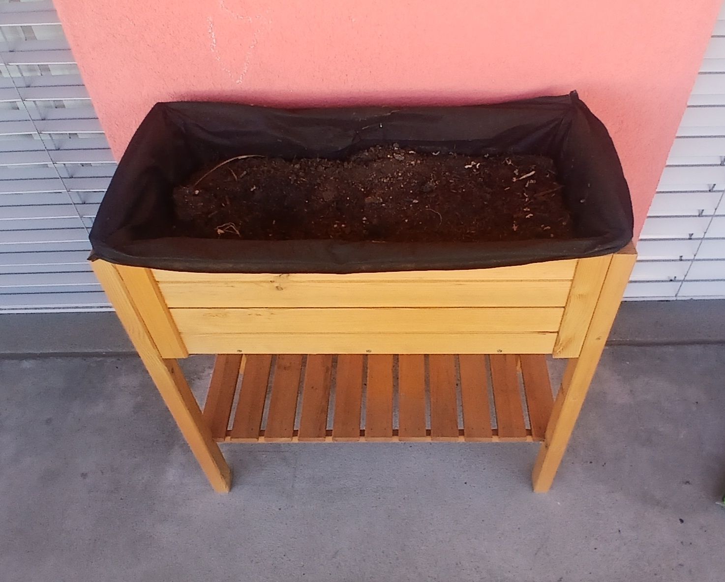 Blumentöpfe: Hochbeet mit Ablage und Unkrautvlies neu – Gebraucht aus Bülach von mar_2q58 1