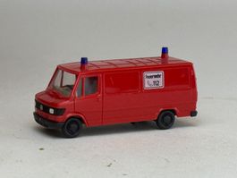 VE1- Herpa Mercedes Feuerwehr Kastenwagen