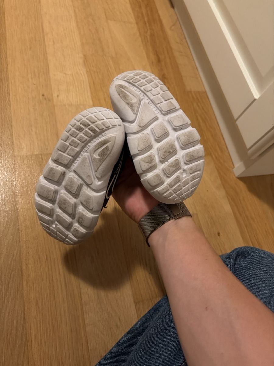 Nike Scarpe per ragazzi: Schuhe Nike 23.5 – Usato da Regensdorf venduto da Branca990 1