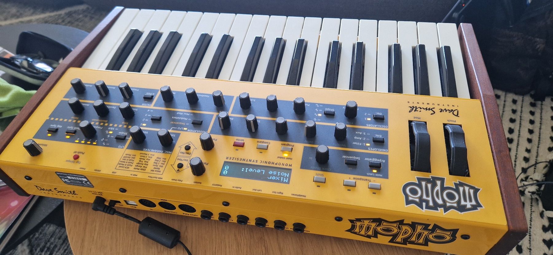 Instruments de musique: DSI Dave Smith Mopho Synthesizer – D'occasion à Sion par Chris_p68 1