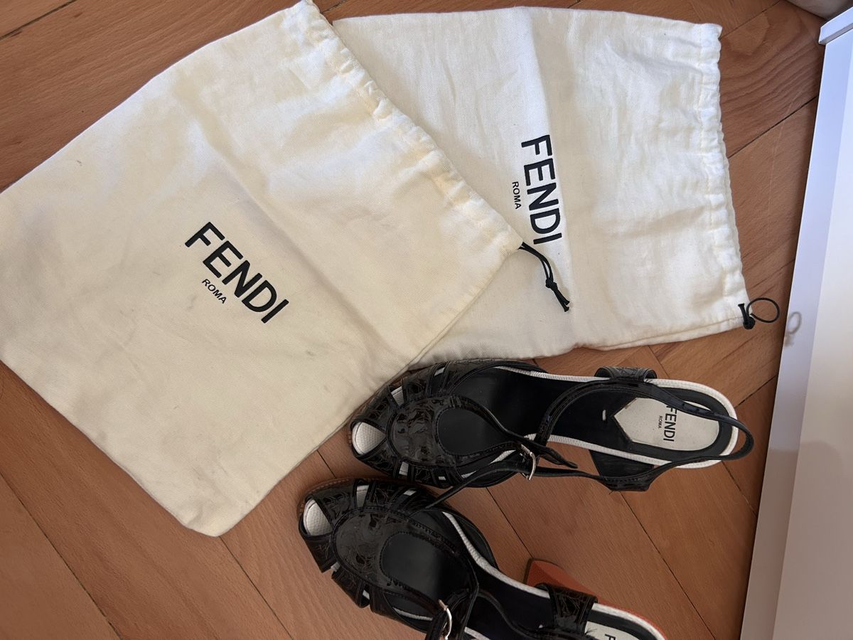 Fendi Scarpe da donna: Fendi Chameleon cut-out wedge sandals – Nuovo (secondo la descrizione) da Biel/Bienne venduto da zit_v5yc 3