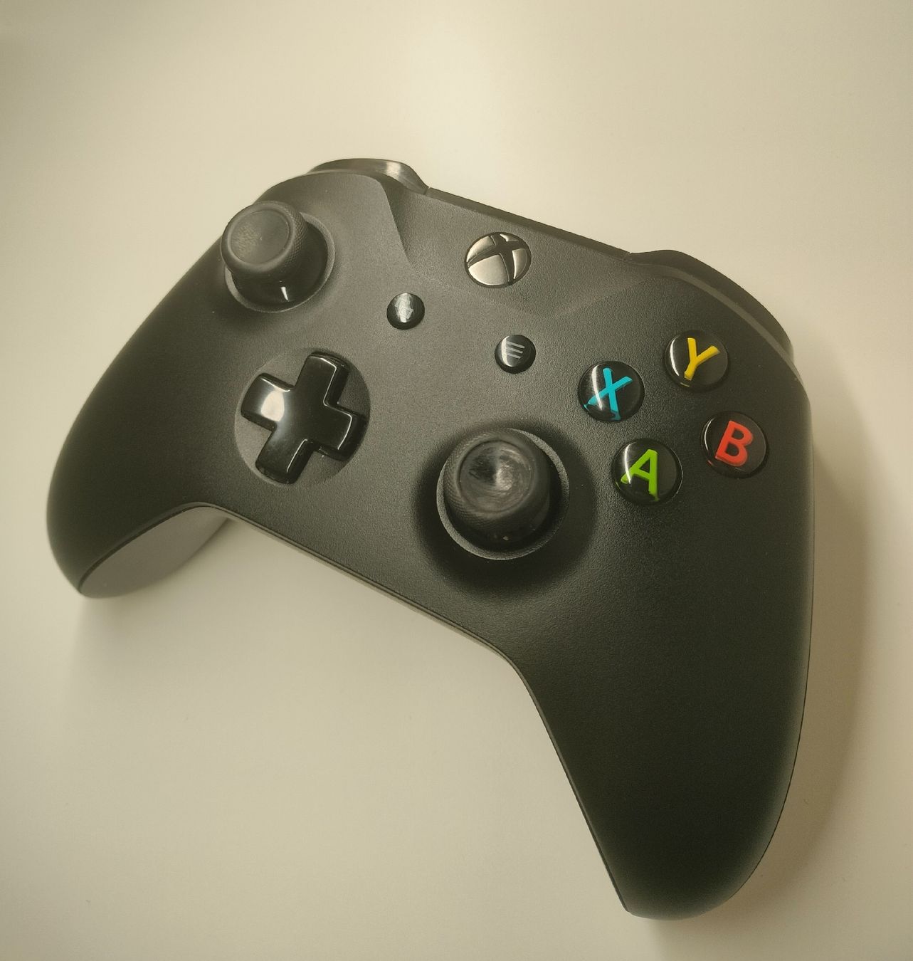 Microsoft Controller: Microsoft Xbox Wireless Controller + Cable – Nuovo (secondo la descrizione) da Zürich venduto da hcz11 1