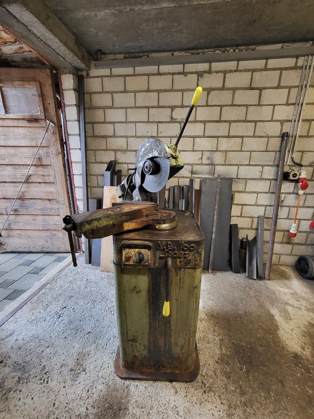 Sägen: Metallkreissäge 300mm – Gebraucht aus Sumiswald von YM31 5