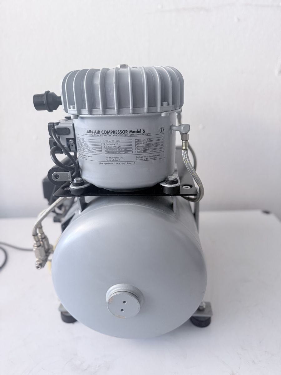 Jun-Air Compressori: JUN-AIR 12-40 Silent Kompressor 40 L  – Usato da Schupfart venduto da philippb06 2