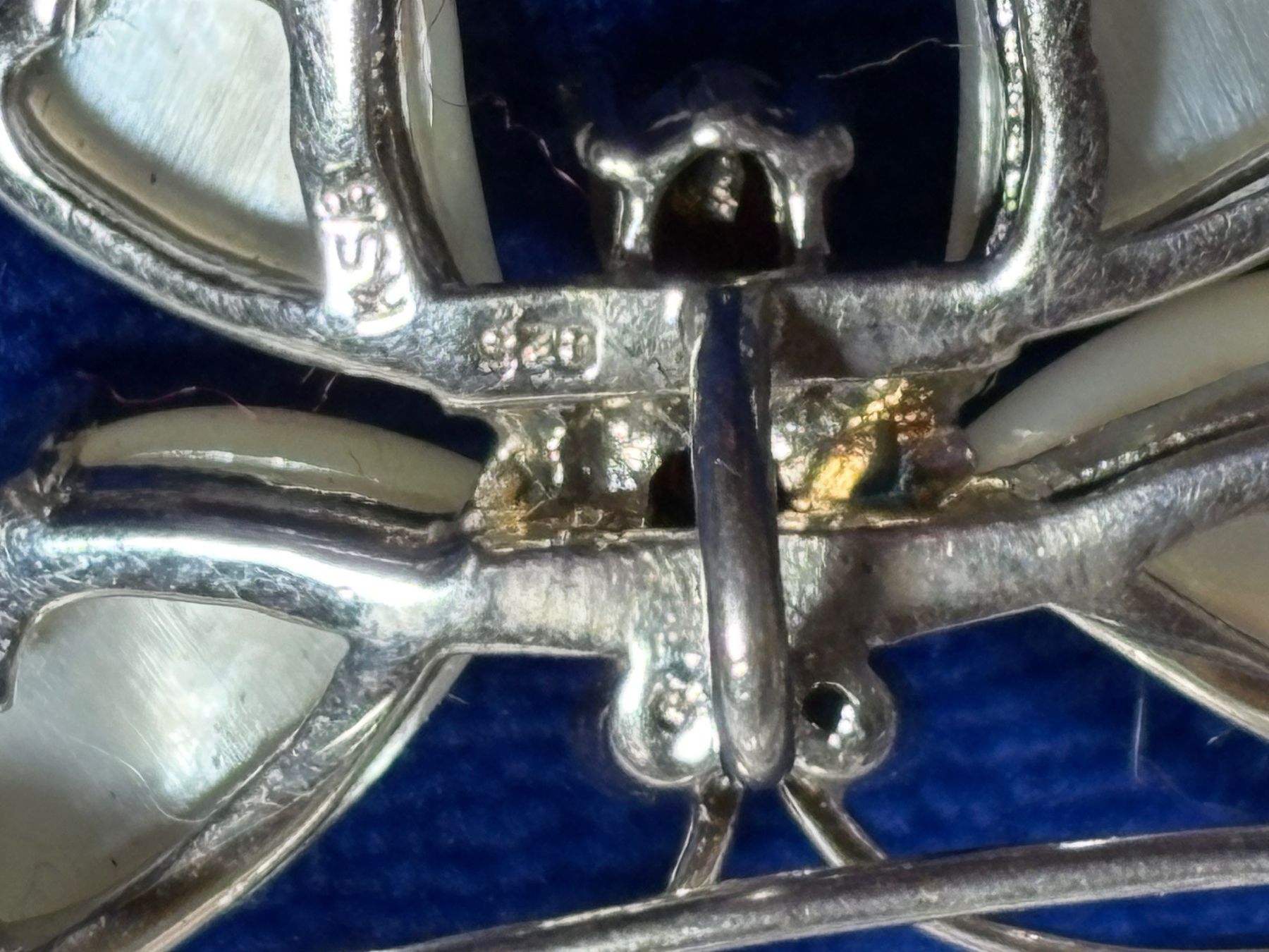 Spille & Fermagli: Brosche Schmetterling Silber 925 Perlmutt Granat echt – Usato da St. Peterzell venduto da verena40 2