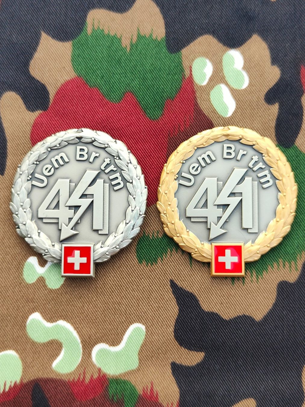 Placchette & Badge: Béretembleme Übermittlungsbrigade 41 Set – Usato da Bauma venduto da SwissMilitaria