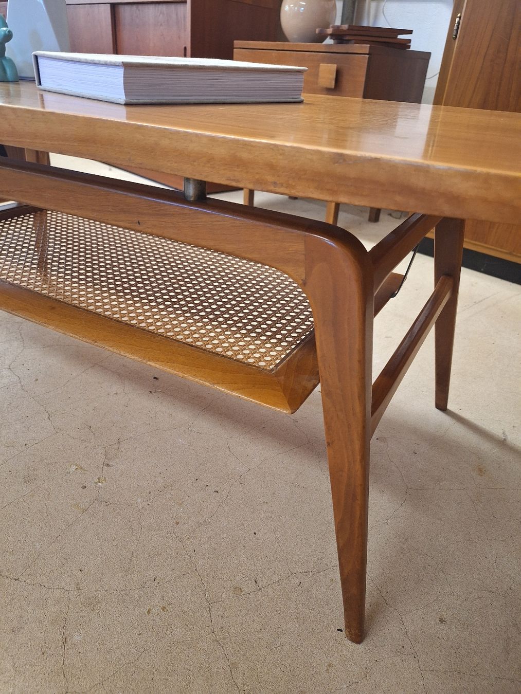 Tavoli: Mid Century Couchtisch, Vintage, Nussbaum – Usato da Urtenen-Schönbühl venduto da Atelier21_bern 2