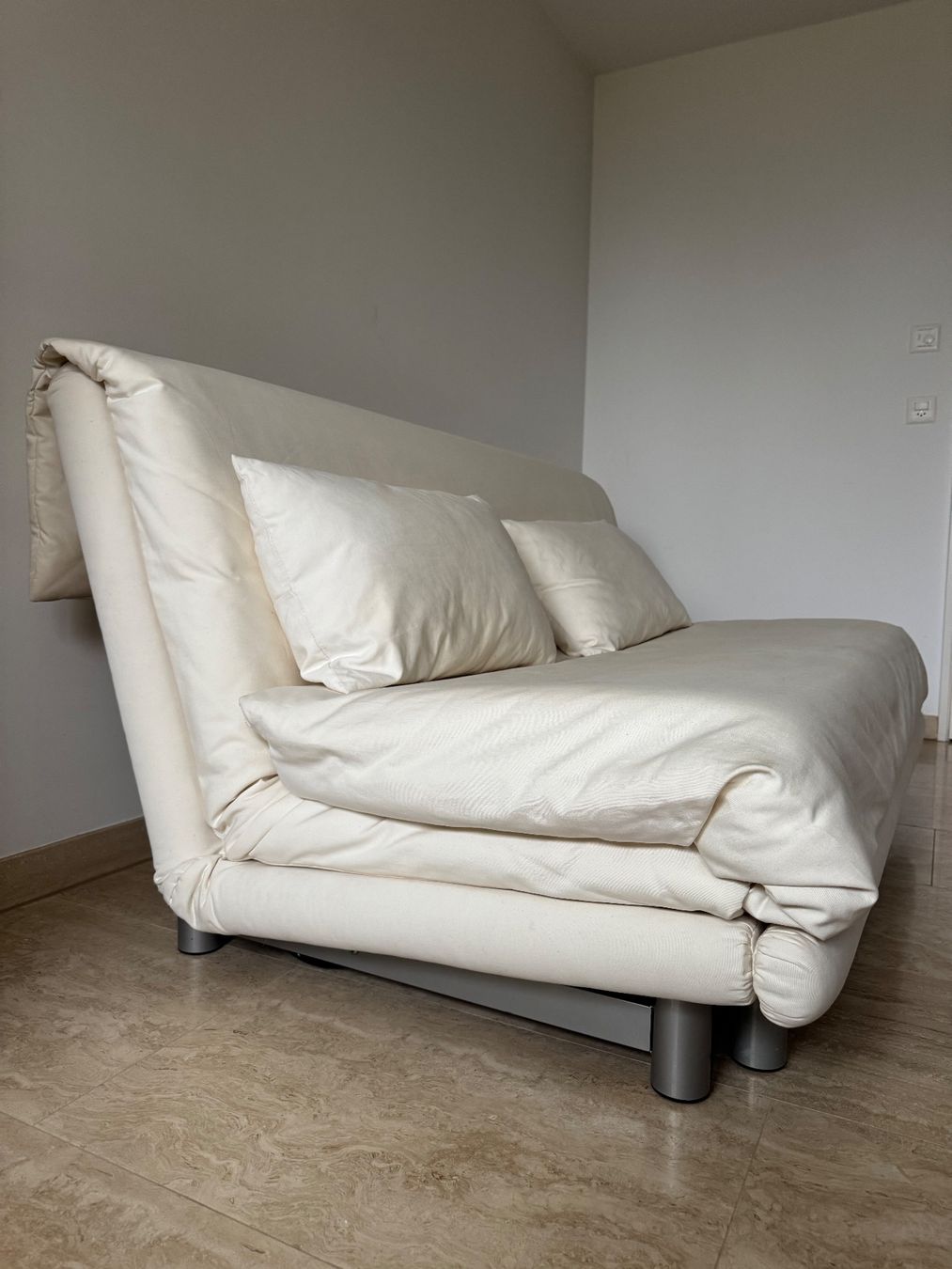 Ligne Roset Sofas: Ligne Roset Multy Sofa Schlafsofa Designklassiker in weiss – Gebraucht aus Baar von Rattantante 1