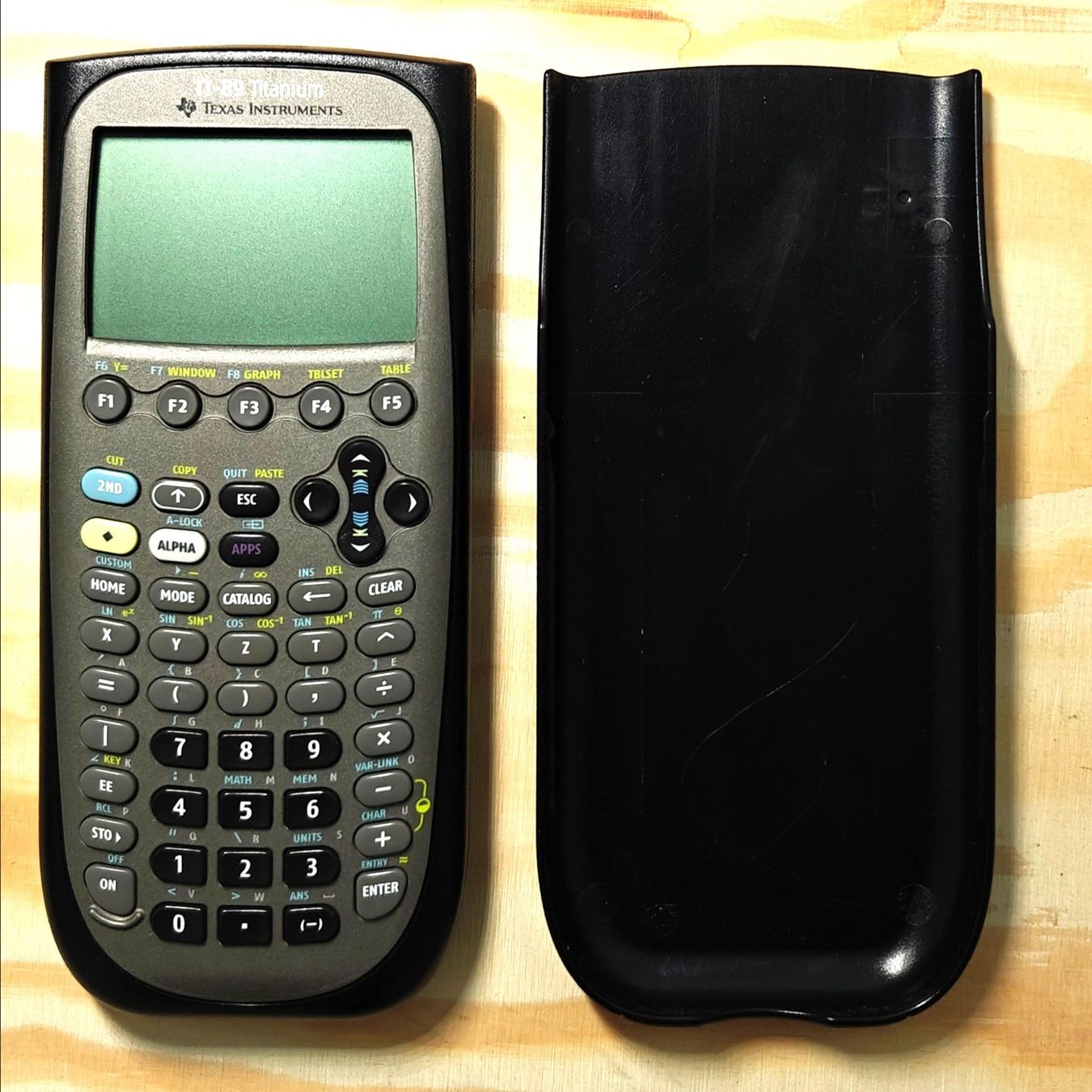Texas Instruments Calculatrices: Texas Instruments TI-89 Titanium Grafikrechner – D'occasion à Mägenwil par rbr