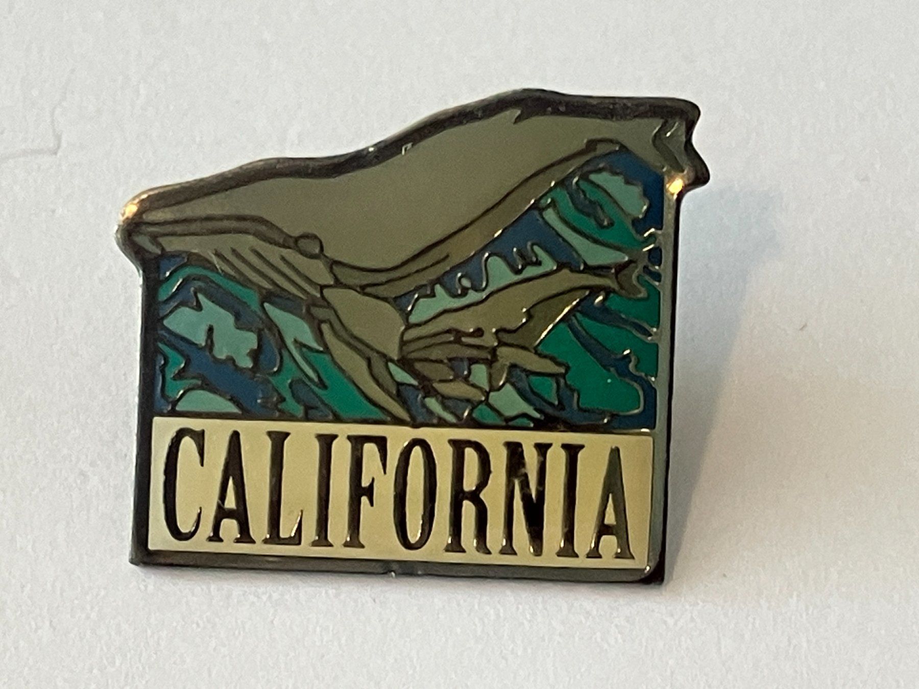 Placchette & Badge: 1 Pin California – Usato da Basel venduto da djwwpp