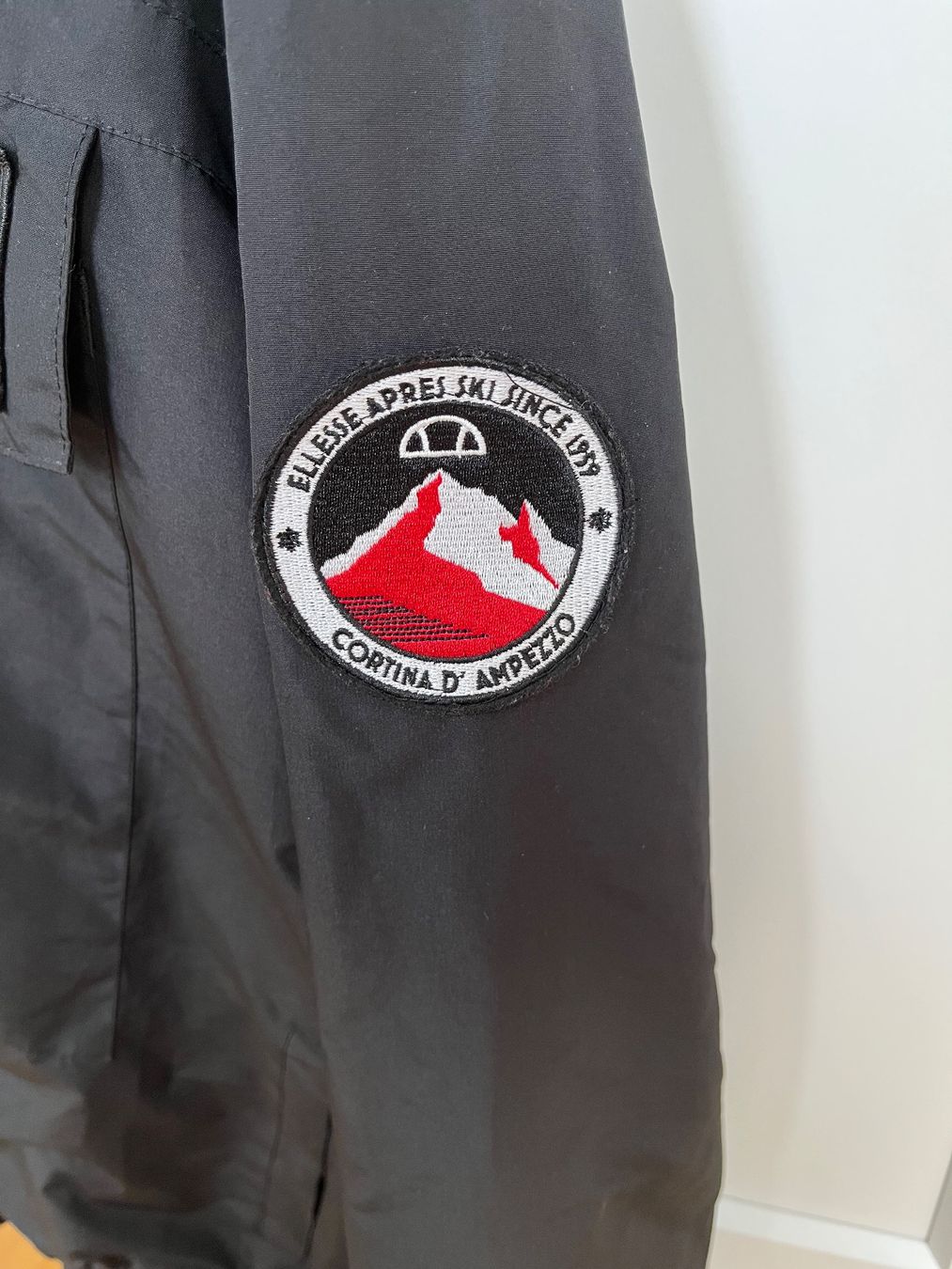 Ellesse Jacken: Ellesse Windjacke, Top Zustand, Grösse L – Gebraucht aus Zürich von lyn_tqp5 2