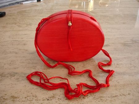 Extravagante Damen-Tasche aus Holz von LÖW