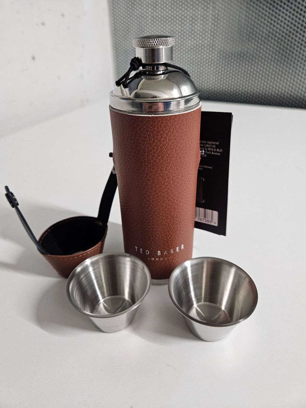 Altro: Ted Baker Flachmann-Set, Leder, 2 Becher – Nuovo e nell'imballaggio originale da Dübendorf venduto da PrinceTamino 2