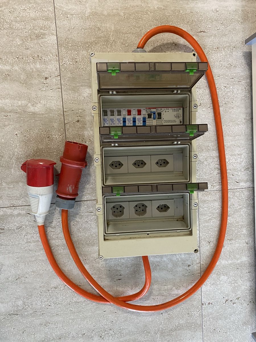 Elettrotecnica: Strom Verteiler  – Usato da Birrwil venduto da Bendegriz