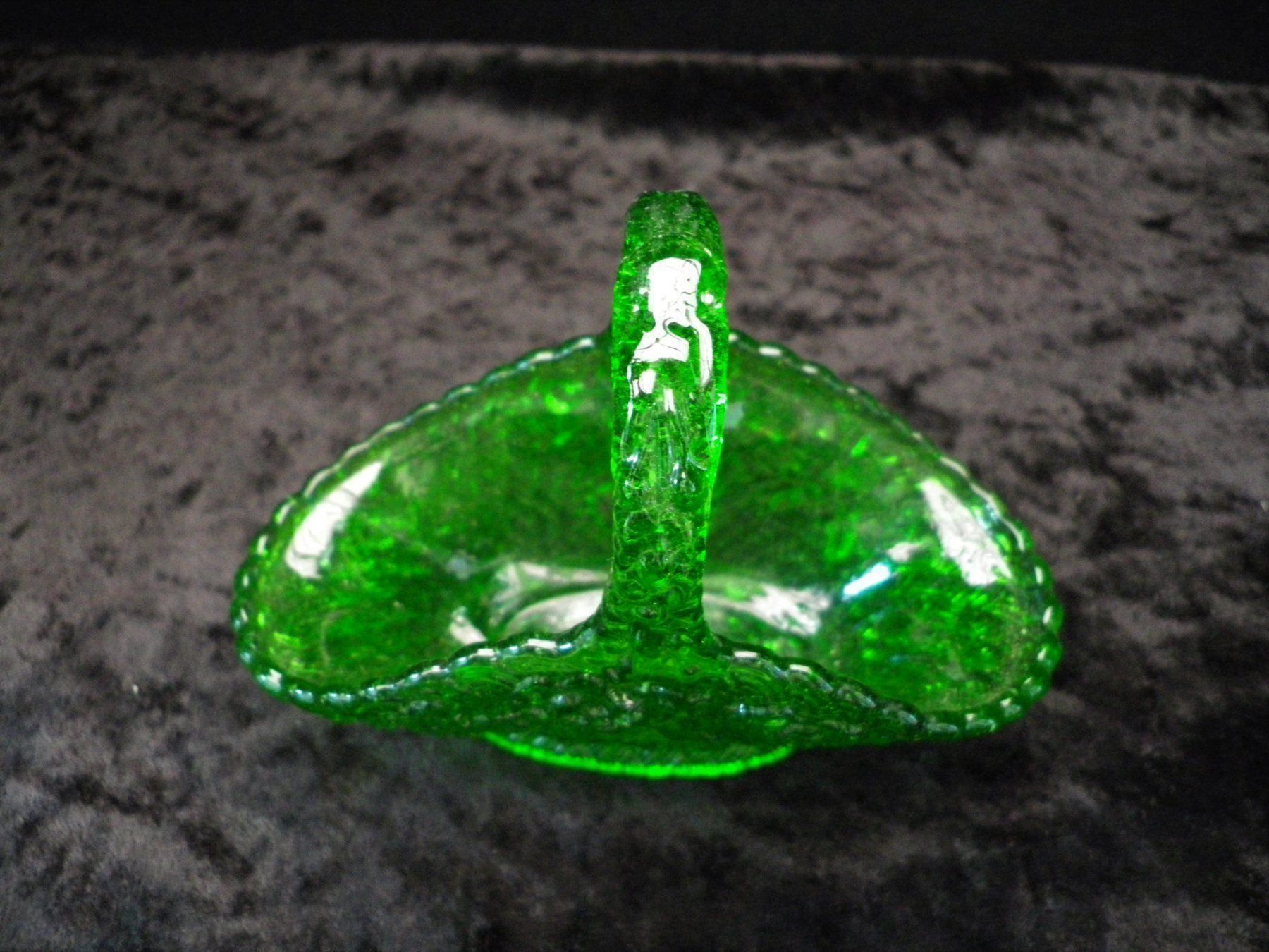 Bicchieri: Kleines Opaline-Glas Körbchen – Usato da Reinach BL venduto da Annodomini 1