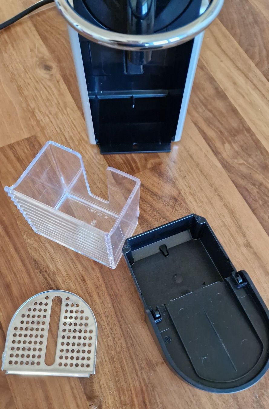 Kaffeemaschinen & Espressomaschinen: De’Longhi Nespresso Pixie EN124.S Kapselmaschine – Gebraucht aus Romanshorn von Niceflyer 3