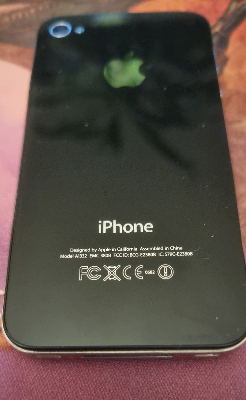 Apple Telefoni cellulari / Smartphones: iPhone 4 - ?GB - schwarz - Model A1332 - ab CHF 1.- – Difettoso da Regensberg venduto da youngt92 2
