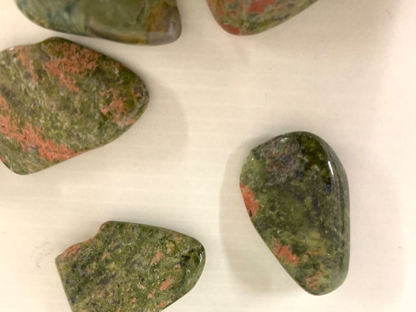 Minerali & Pietre curative: 8 Stück Unakit Epidot Trommelstein – Nuovo (secondo la descrizione) da Erlenbach ZH venduto da Ritschly 1