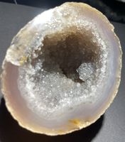 Geode Halbkugel mit Kristallen gemessen 172g