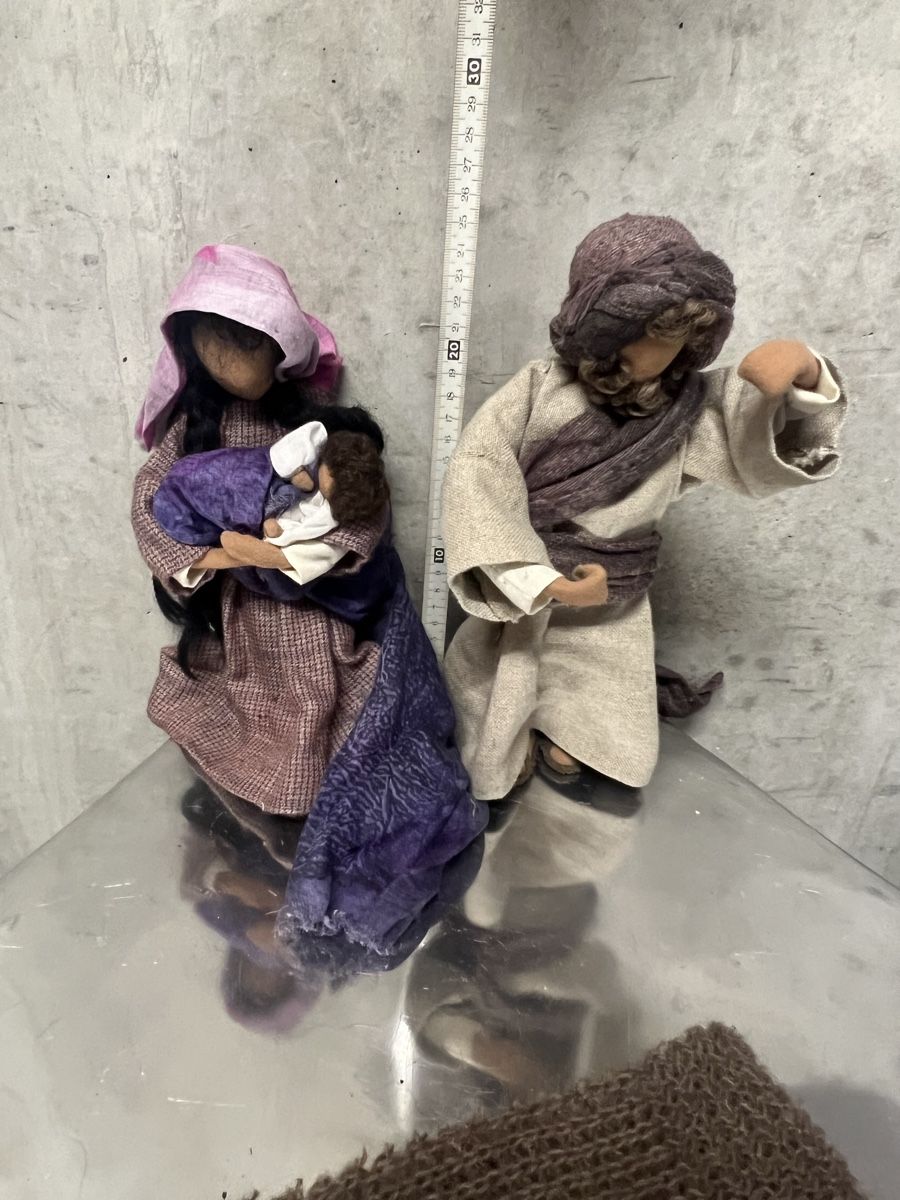 Tutte le decorazioni: Krippenfiguren Maria, Josef mit Kind, handgefertigt – Usato da Zürich venduto da Privat_13 5