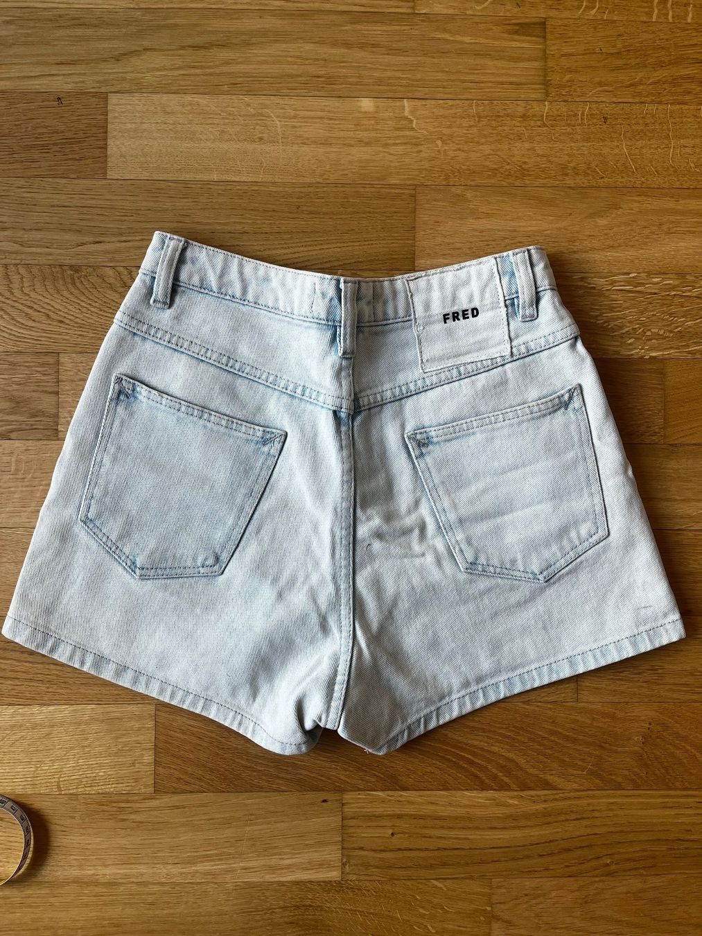 Jeans: Short en jeans – Usato da La Tour-de-Trême venduto da lol_85kj 3