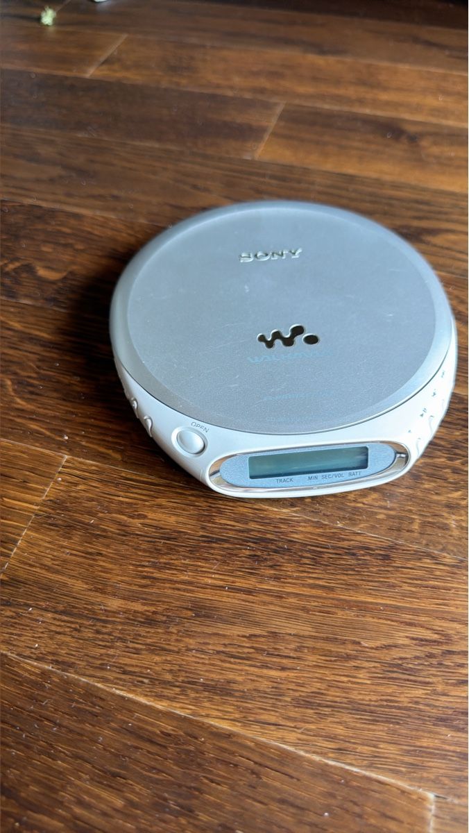 Sony Sistemi audio & multimediali: Sony Walkman CD Player Silver D-EJ361 – Usato da Bellinzona venduto da Andreea90