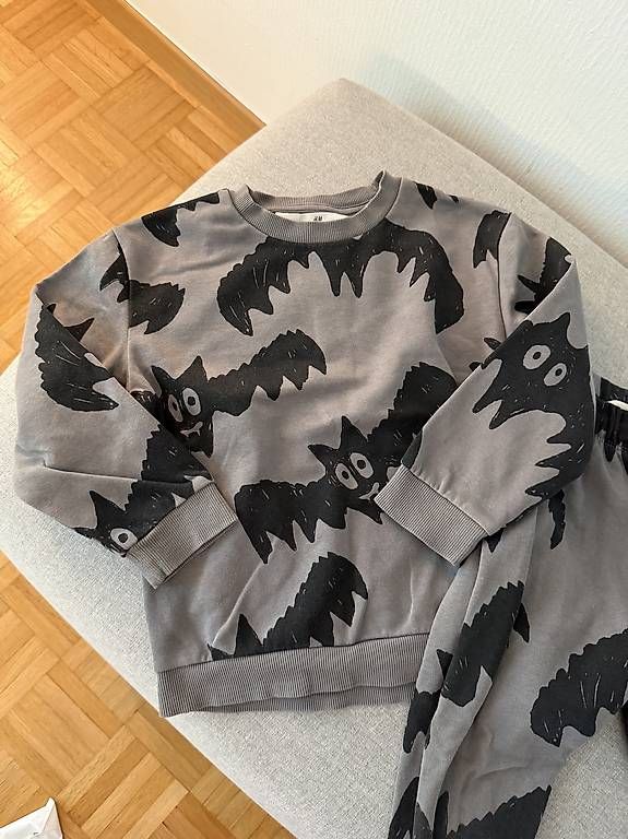 Lotti & Set di vestiti: Set H&M Gr. 110 – Usato da Küsnacht ZH venduto da Leen
