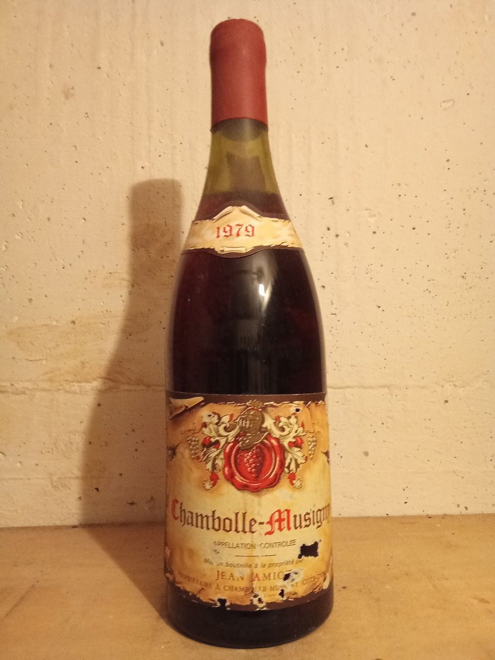 Vino: Chambolle-Musigny Jean Amiot, 1979 – Nuovo e nell'imballaggio originale da Bilten venduto da Bora3
