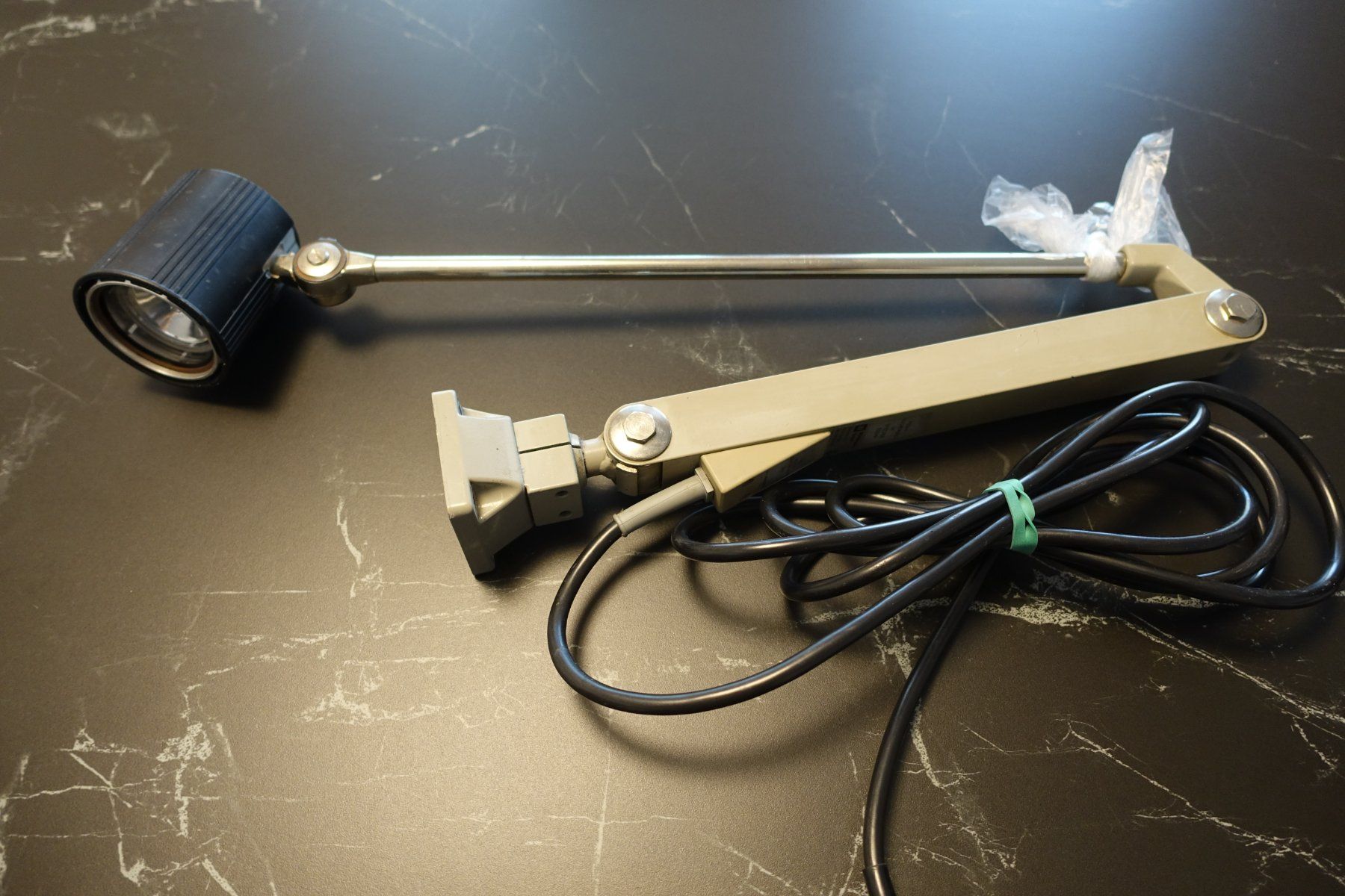 Lampade: Halogen Werkstattlampe /Maschinenlampe Waldmann – Usato da Belp venduto da Mazarron58