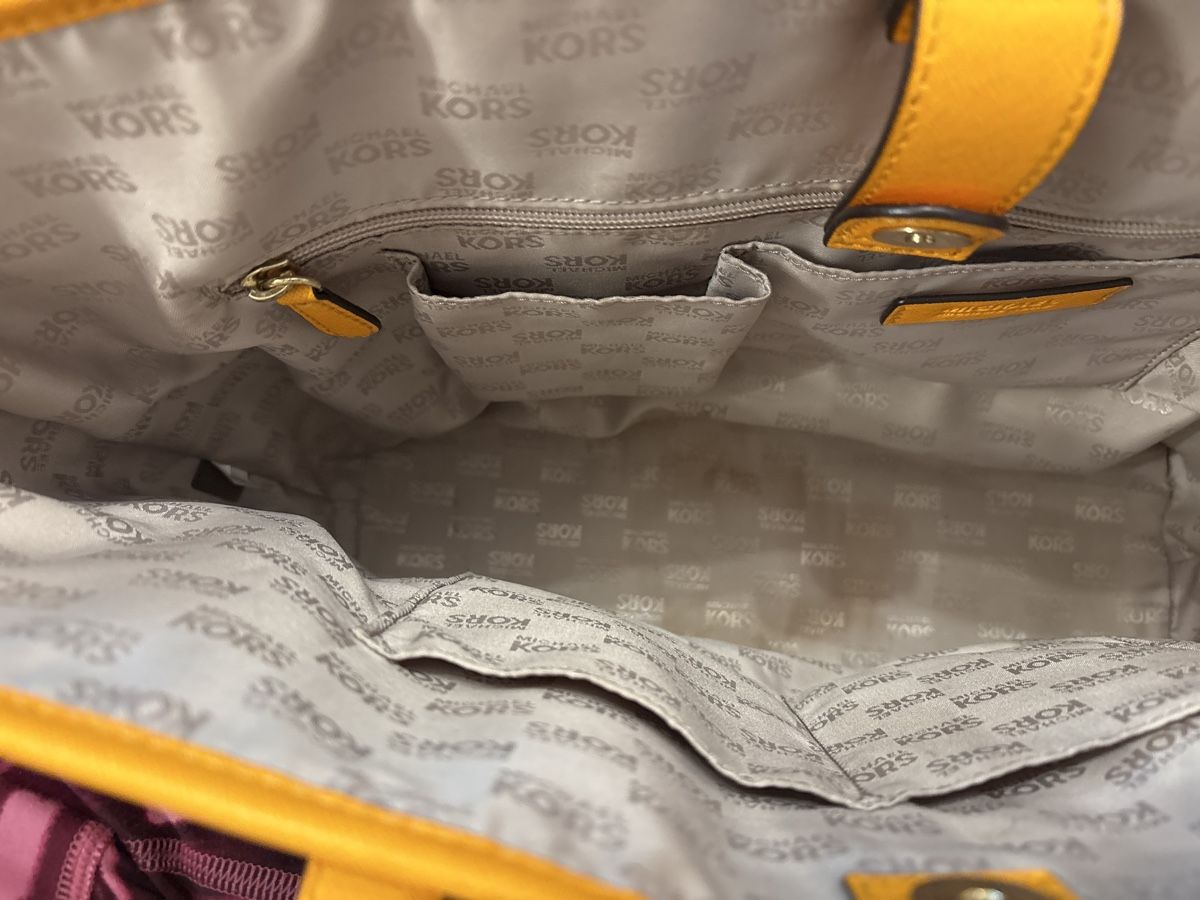 Michael Kors Borse da donna: Michael Kors Tasche, Sommer Gelb – Usato da Rothenthurm venduto da JasiG 1