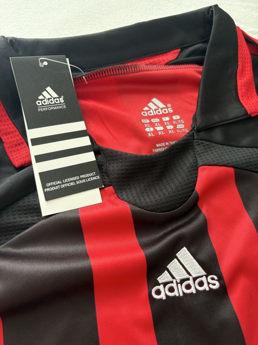 Leibchen & Hosen: Football t-shirt  – Neu und originalverpackt aus Siebnen von jad_s8p7 3