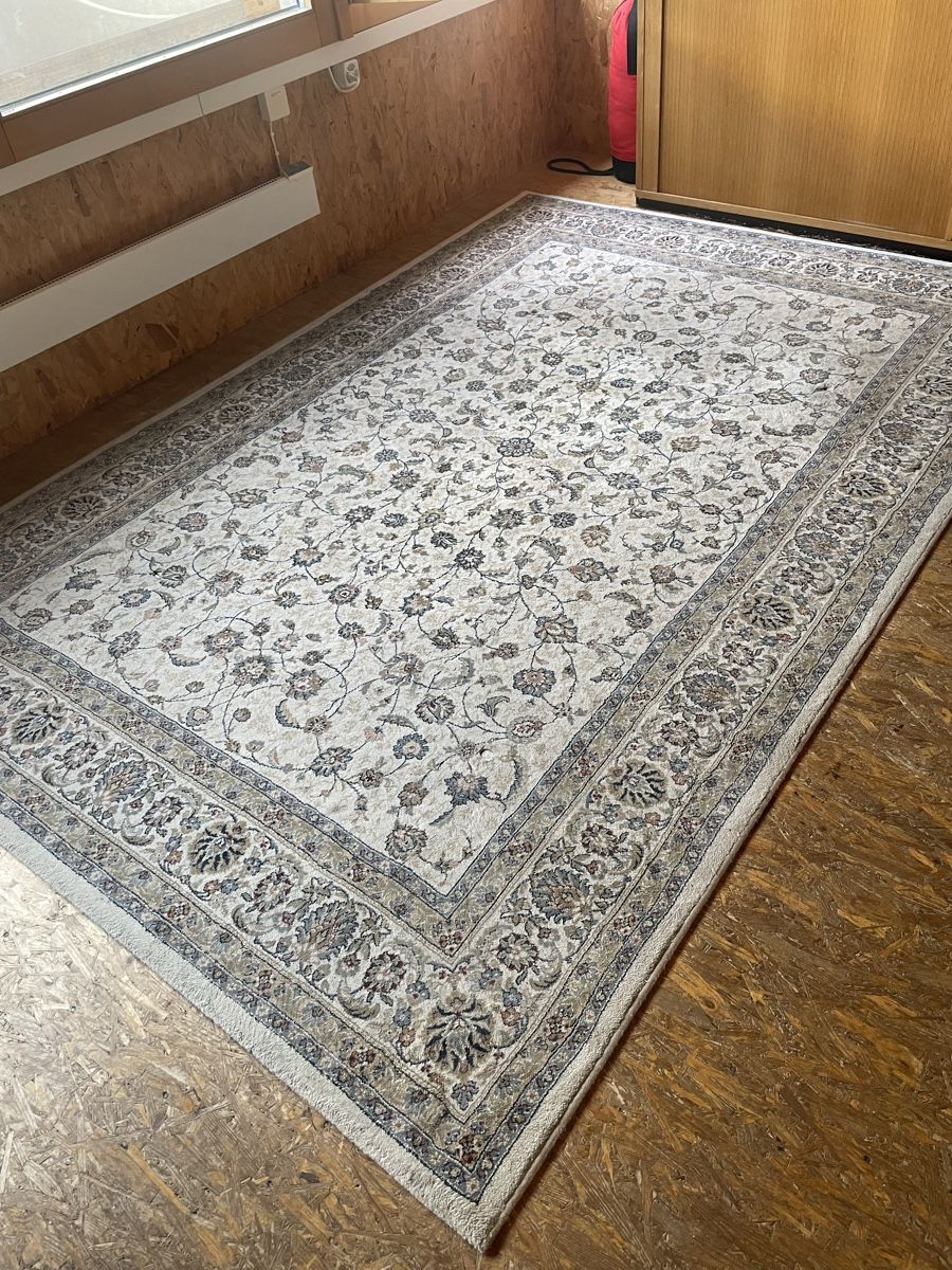 Tapis: Schöner Orientteppich-Imitat – D'occasion à Horw par queenofantiques75 1