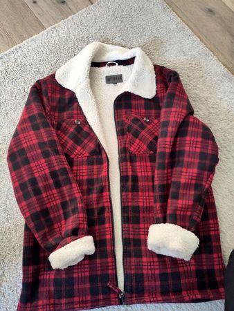 Rote Holzfäller Jacke mit Teddyfutter - Warm für Winter!