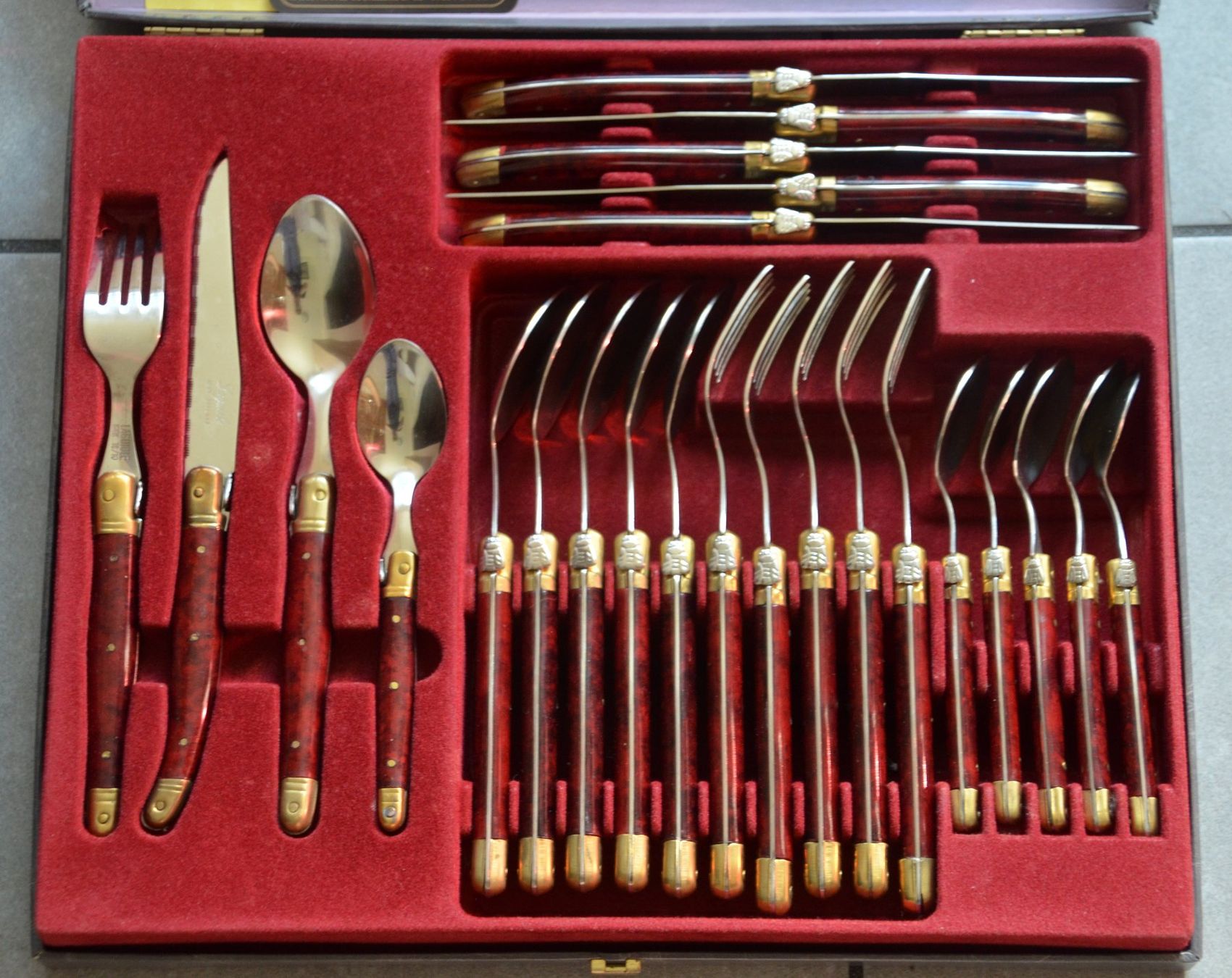 Laguiole Set di posate: Laguiole Pradel - Besteck / couverts -  service de table – Usato da Collonges venduto da arashee 1